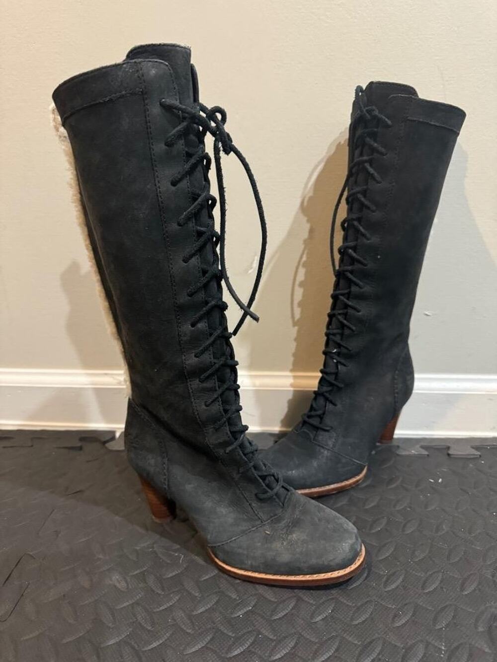UGG 5488 Camille boot size 5 (ugg100